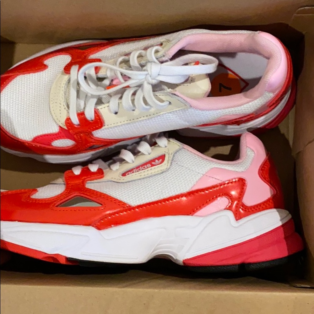 Adidas falcon new